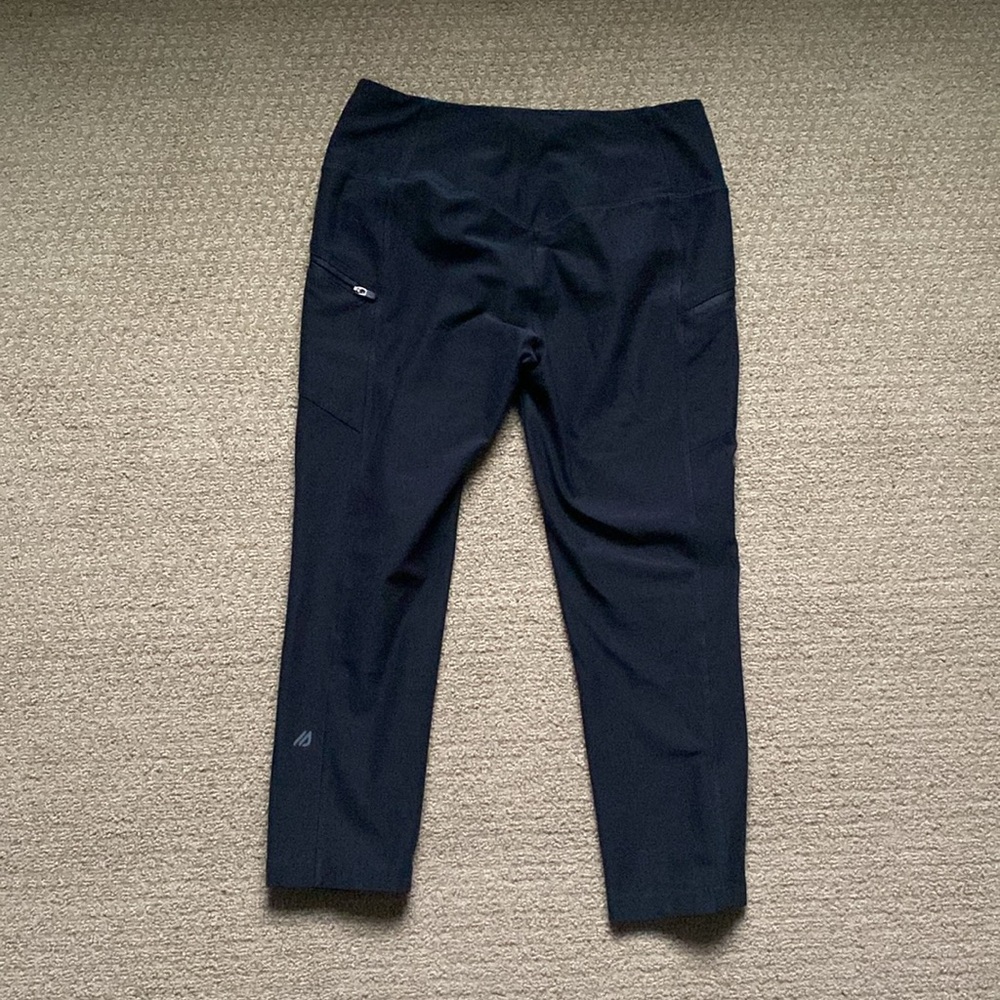 Eddie Bauer high rise capri trail tights - Picture 2 of 6